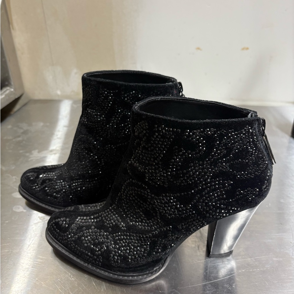 Elegant Black Ankle Boots with Silver Heel